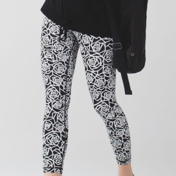 Lululemon High Times Luxtreme Posey Black White - Picture 2 of 8